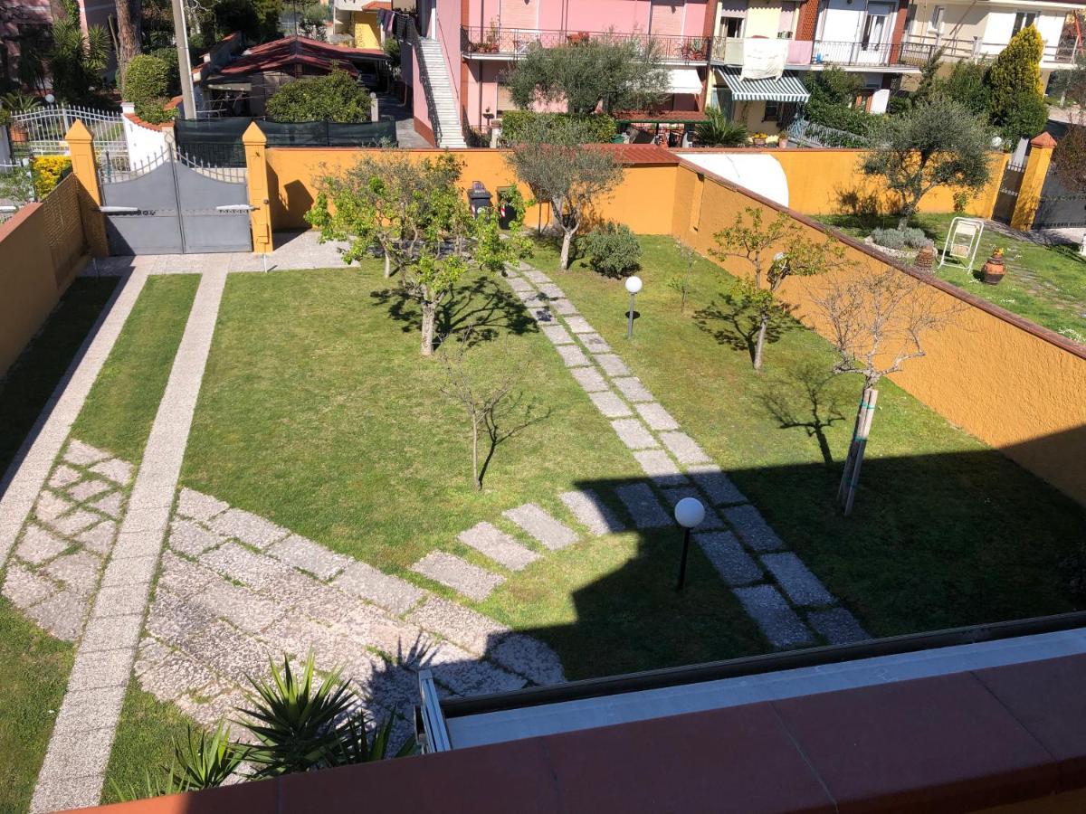 Casa Vacanze Sunflower Карара Екстериор снимка