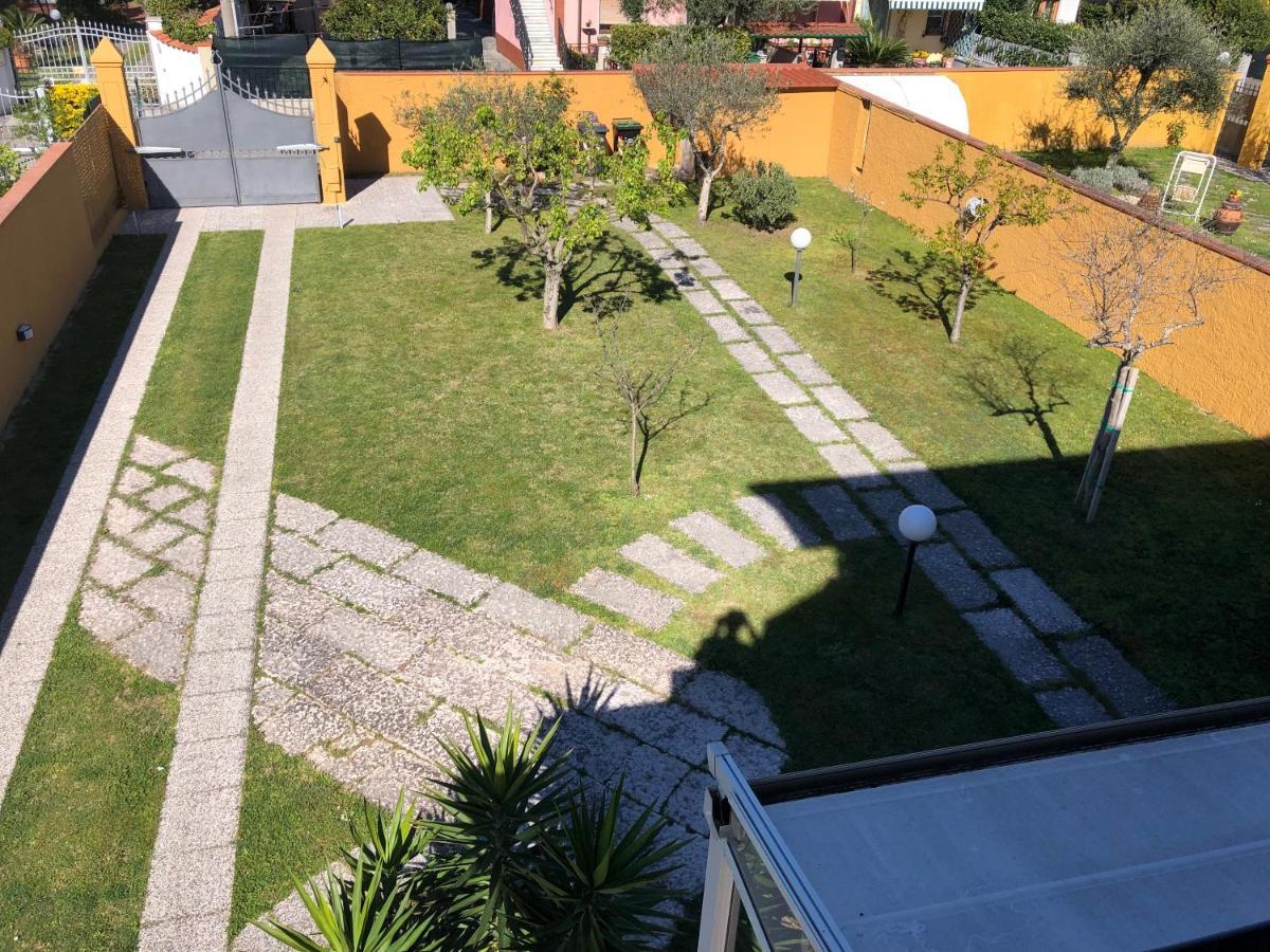 Casa Vacanze Sunflower Карара Екстериор снимка