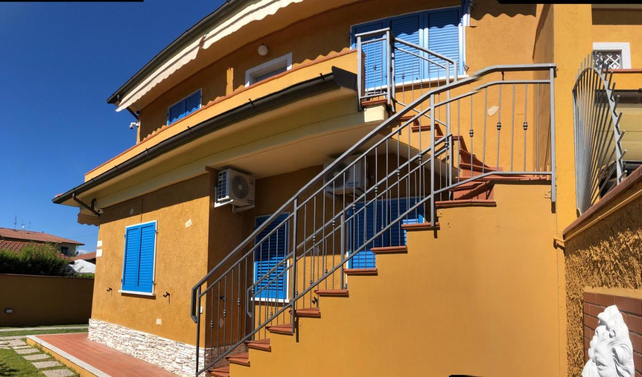 Casa Vacanze Sunflower Карара Екстериор снимка